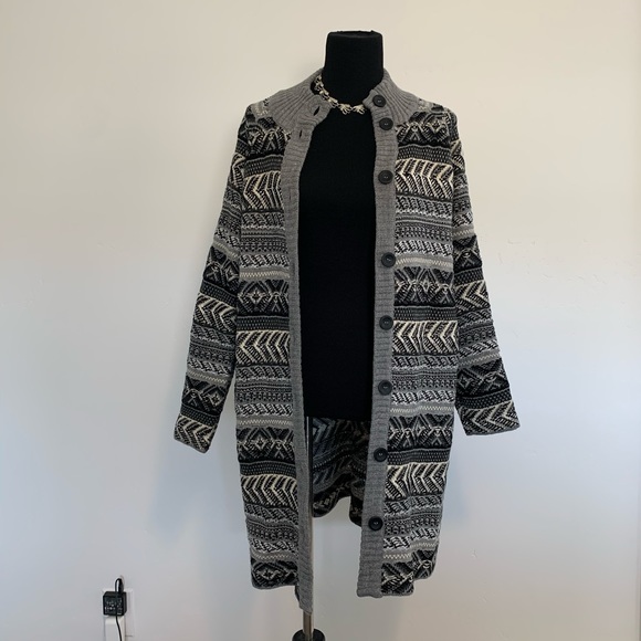 🔴 Black, white, and gray oversized printed cardigan - Picture 1 of 6